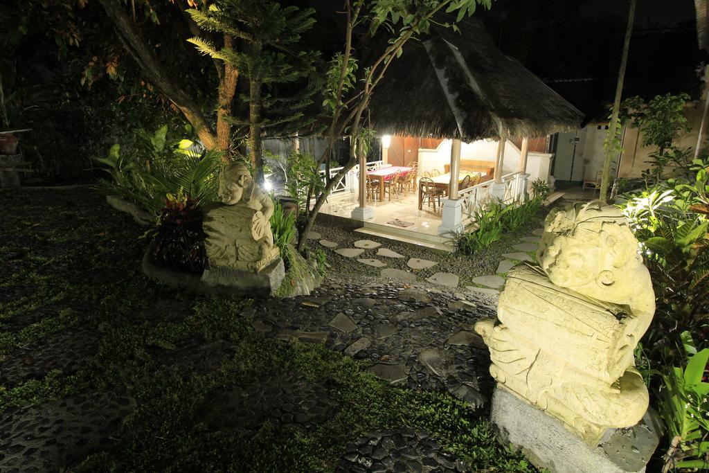 Villa Bale Seni Mataram Exteriör bild