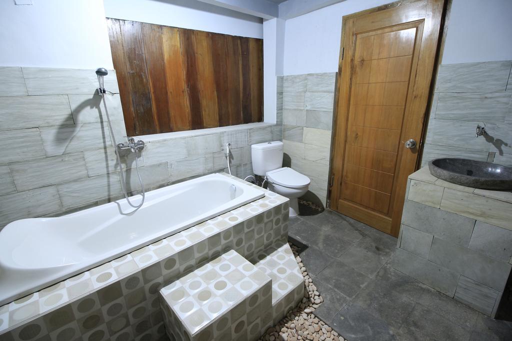 Villa Bale Seni Mataram Exteriör bild