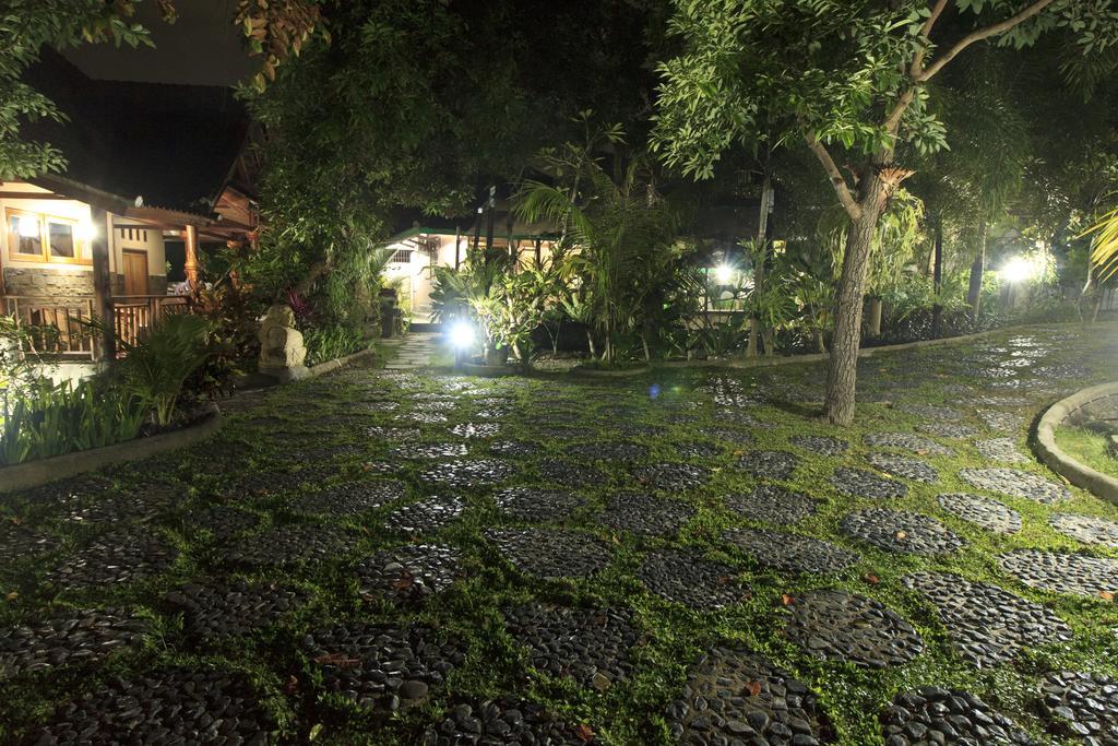Villa Bale Seni Mataram Exteriör bild