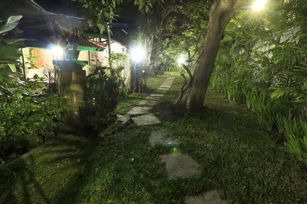 Villa Bale Seni Mataram Exteriör bild